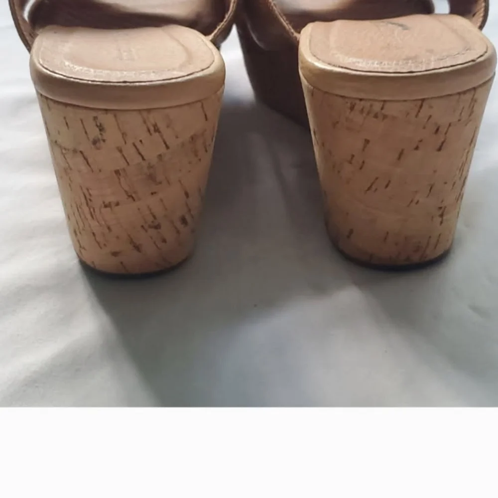 Chocolat Blu Wamblee Elegant Tan Cork Wedge Open Toe Slip-on  Sandals Size 9.5